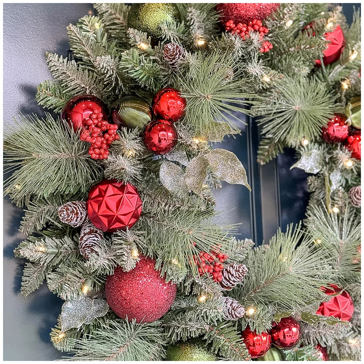 76.2cm Pre-Lit Christmas Wreath 76cm Red Artificial Holiday Door Decoration