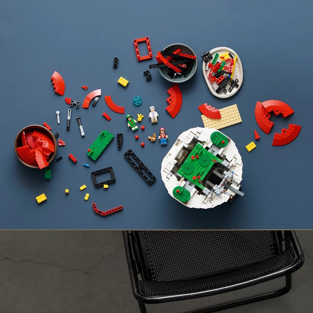 LEGO Pokémon Poké Ball 72154 Building Set 2386 Pieces Adults 18+ Collectible