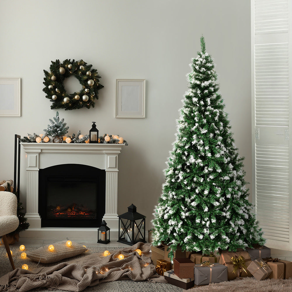 6FT Snowy Green Christmas Tree with 800 Tips