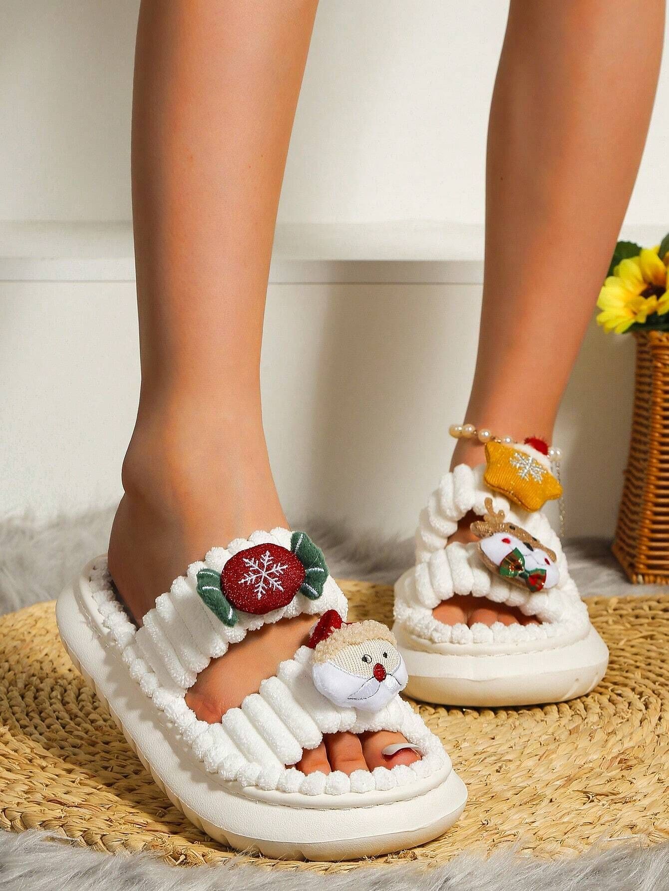 Christmas Cartoon Plush Slippers, Unisex Lightweight Thick-Soled Anti-Slip Fuzzy Slippers for Couples & Family(white-39-40)