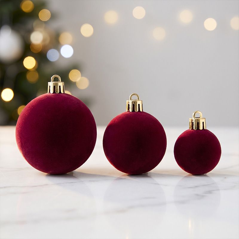 42 Piece Green Flocked Christmas Baubles Set - Velvet Finish Tree Ornaments in 3 Sizes with Hanging Loops, Lightweight Festive Decorations in Gift Box